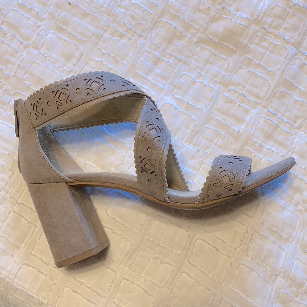 Chinese Laundry faux suede block heel Size 8